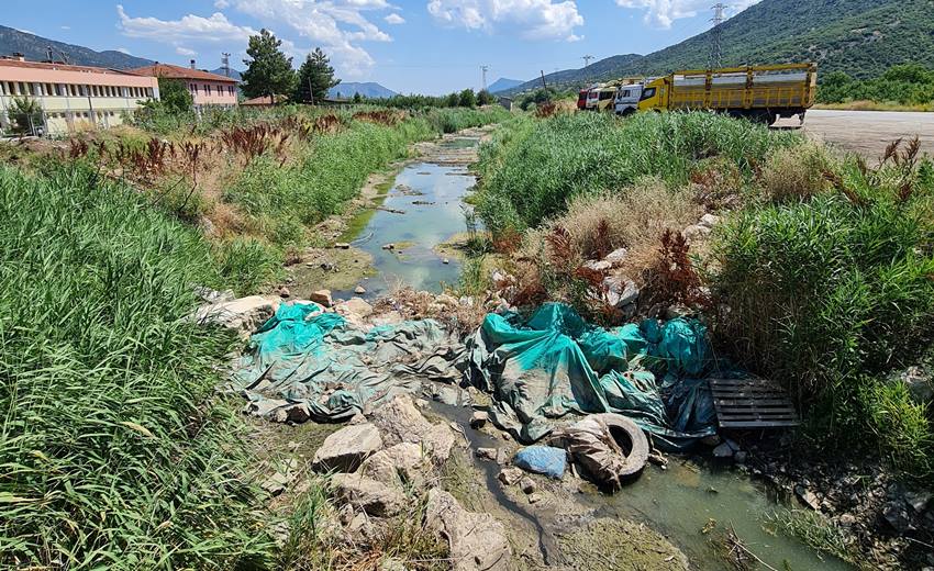 Isparta’nın Boğazova bölgesindeki tarım alanlarında, Eğirdir Gölü’nün hızla kuruması nedeniyle