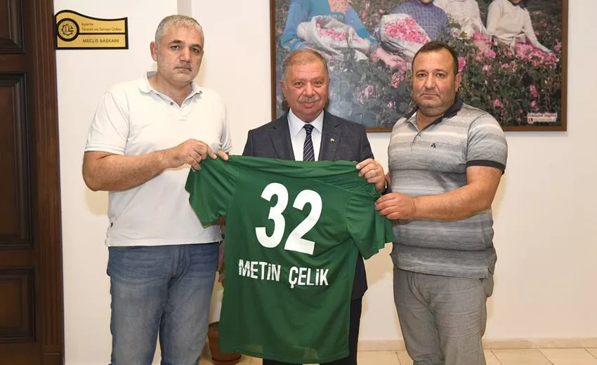 Isparta 32 Spor Kulübü Başkanı Gültekin Özdemir ve beraberindeki heyet,