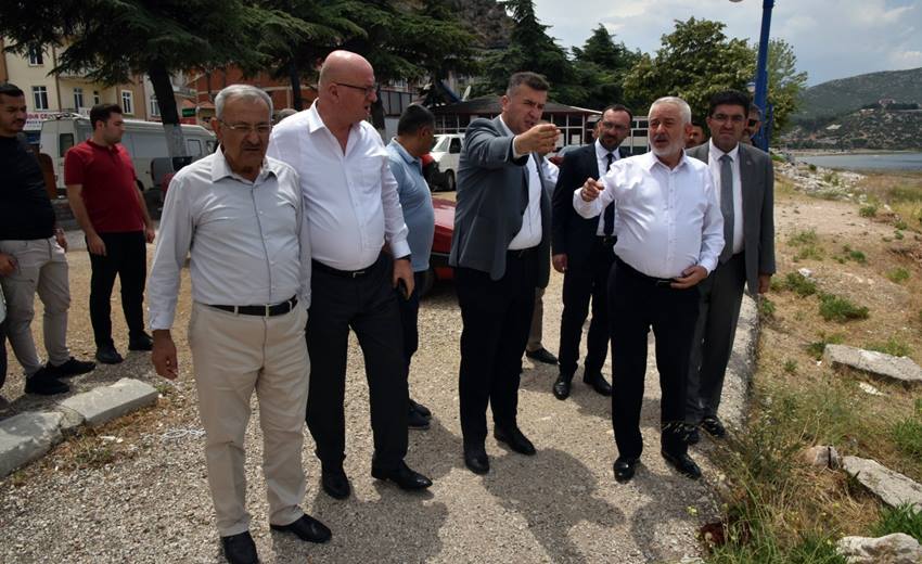 Isparta Belediye Başkanı Şükrü Başdeğirmen beraberinde Isparta Belediye Başkan Yardımcısı