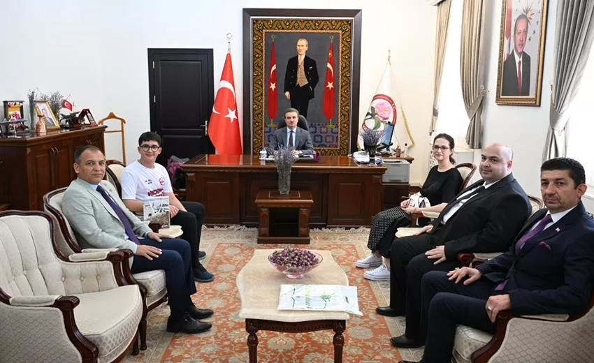 Vali Aydın Baruş, 2024 LGS’de tüm soruları doğru cevaplayarak adını