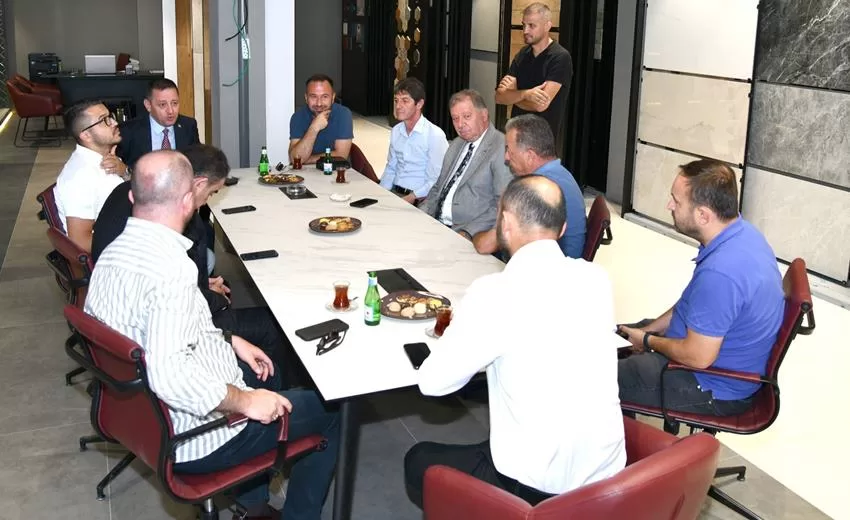 Sav Kasabası’nda iş merkezlerinin bulunduğu bölgede yaşanan altyapı sorunlarını çözüme