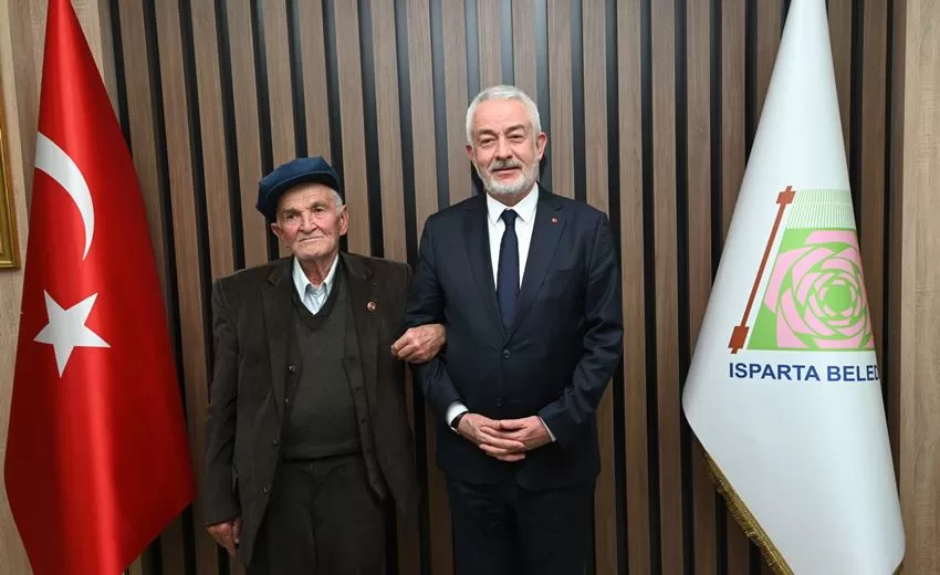 İslamköylü 83 yaşındaki Ethem Kızılkaya her milli bayramda olduğu gibi