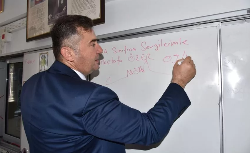 Eğirdir Süleyman Demirel İlk ve Ortaokulu’na düzenlenen ziyarette, Eğirdir Kaymakamı