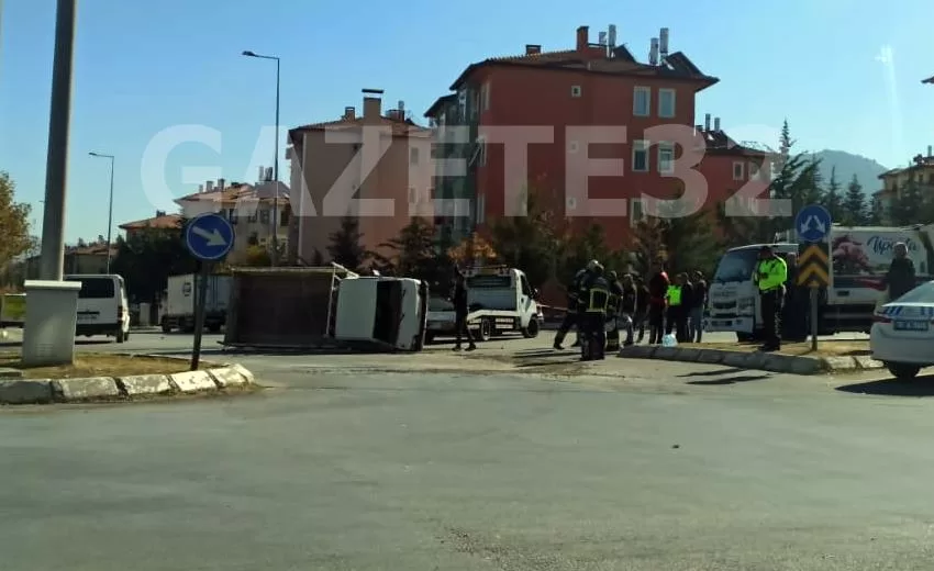 Isparta’da meydana gelen kazada kamyonet devrildi. Kazada kamyonet sürücüsü hafif