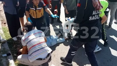 Isparta’da hafif ticari araç ile motosiklet çarpıştı. Meydana gelen kazada