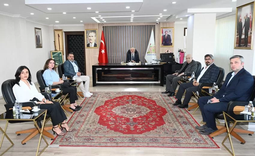 Mimarlar Odası Isparta İl Temsilcisi Caner Ataseven ve yönetim kurulu