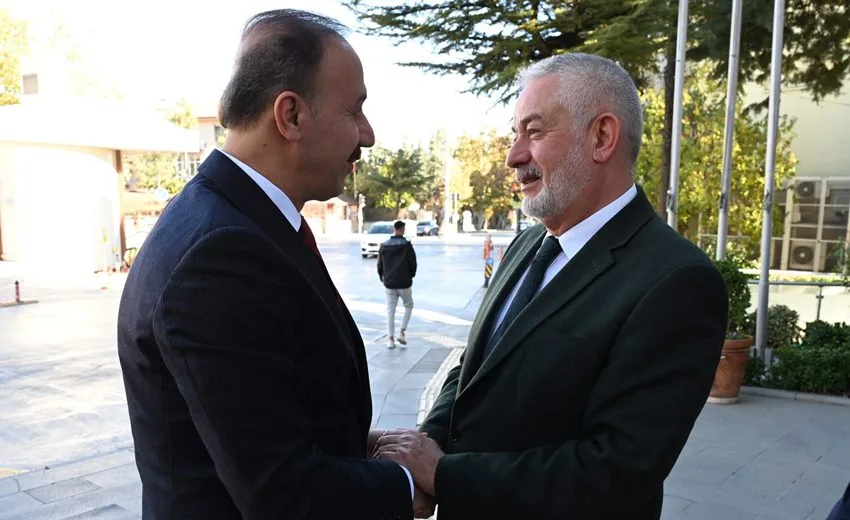 Isparta Valisi Abdullah Erin, Belediye Başkanı Şükrü Başdeğirmen’i ziyaret etti.