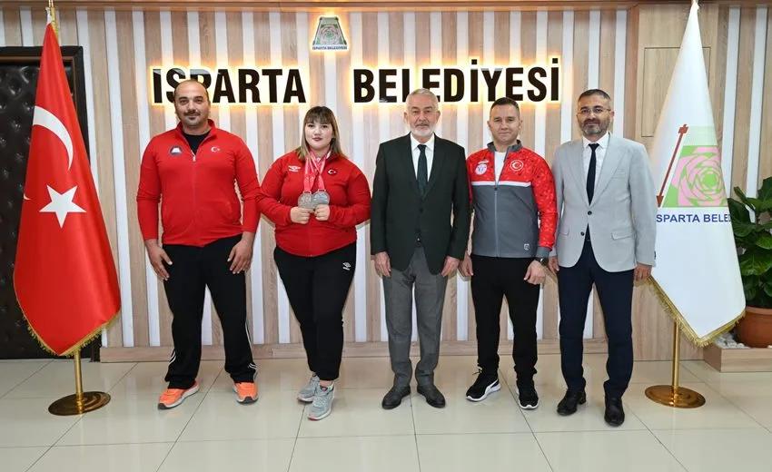 Isparta Belediye Başkanı Şükrü Başdeğirmen, Polonya’nın Varşova kentinde yapılan U-23