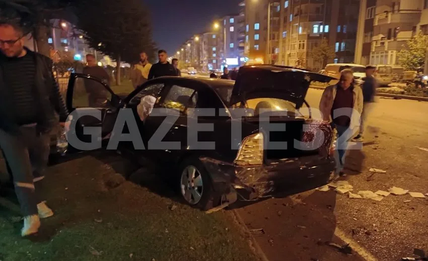 Isparta’da sürücünün direksiyon hakimiyetini kaybetmesi sonucu yoldan çıkan otomobil orta