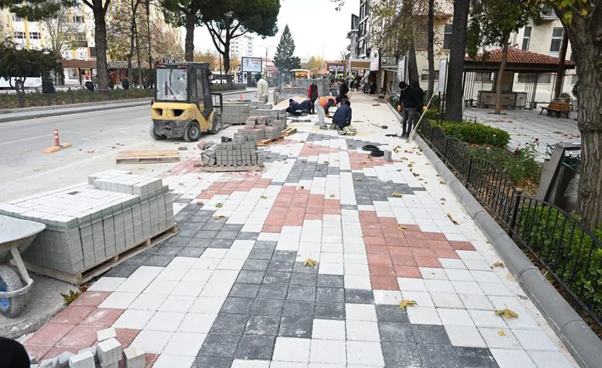 Isparta Belediyesi tarafından birçok cadde ve sokakta kaldırımları yeniden düzenleme