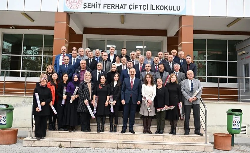 24 Kasım Öğretmenler Günü dolayısıyla Isparta Valisi Abdullah Erin, Şehit