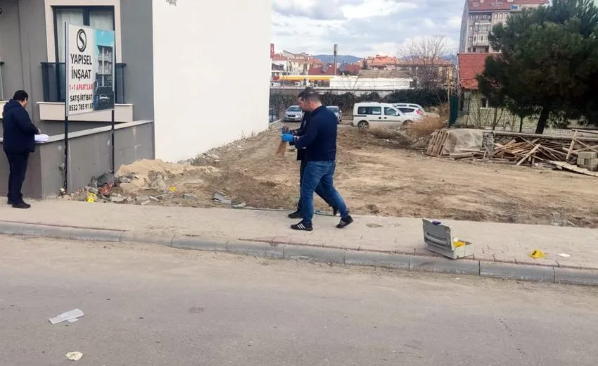 Isparta’nın Bahçelievler Mahallesi’nde meydana gelen bıçaklı kavgada 4 kişi yaralandı.