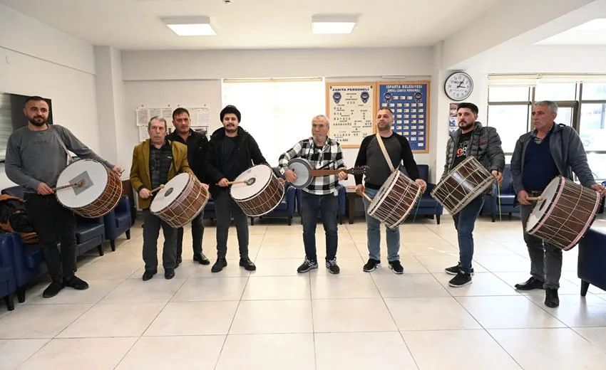 Isparta’da bu Ramazan ayında 44 mahallede yaklaşık 80 davulcu görev