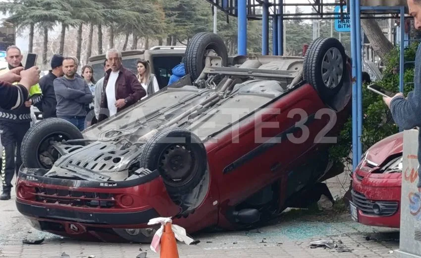 Isparta’nın Eğirdir ilçesinde meydana gelen trafik kazasında, sürücüsünün kontrolünden çıkan