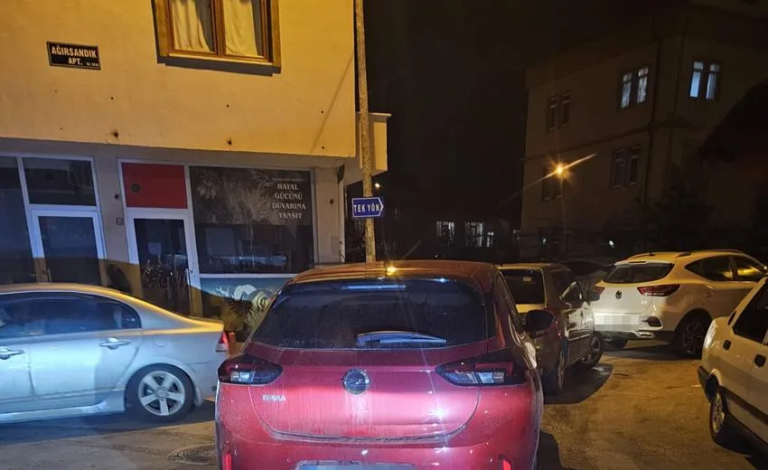 Isparta’nın Çelebiler Mahallesi’nde, özellikle Bilim Sanat Merkezi çevresinde yaşanan trafik