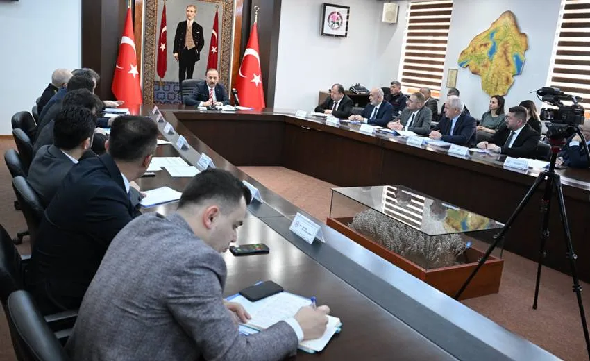 Vali Abdullah Erin, Isparta Valiliği’nde gerçekleştirilen Yangın Tedbirleri Değerlendirme Toplantısı’na