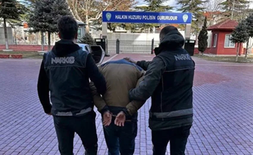 Isparta il merkezinde, aranan şahısların yakalanmasına yönelik gerçekleştirilen operasyon kapsamında