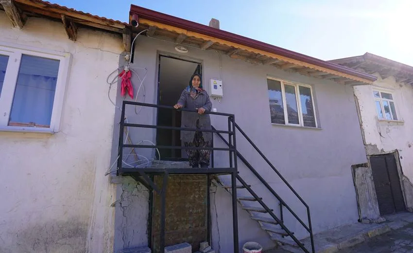 Isparta Belediyesi tarafından Yalvaç ilçesine bağlı Tokmacık köyünde evini yangında