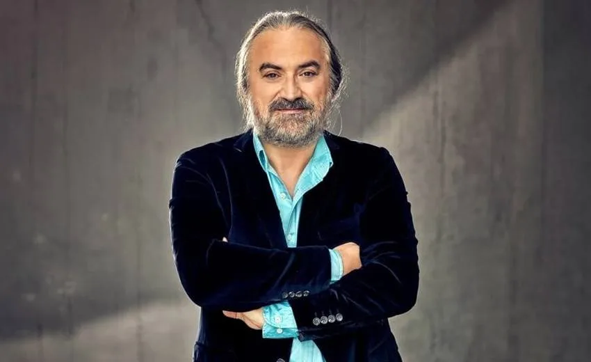 Sevilen sanatçı Volkan Konak, Kuzey Kıbrıs Türk Cumhuriyeti’ndeki bayram programı