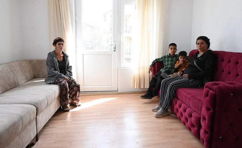 Isparta Belediyesi, Zafer Mahallesi’nde torunlarıyla birlikte yaşayan Gülüşan Özek’e ait