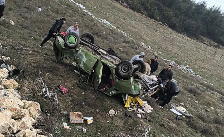 Isparta’nın Eğirdir İlçesi’nde araç sürücüsünün direksiyon hakimiyetini kaybetmesi sonucunda otomobil