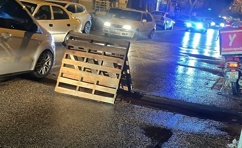 Isparta’da sabah saatlerinde etkisini artıran sağanak yağış, Bahçelievler Mahallesi’nde asfalt