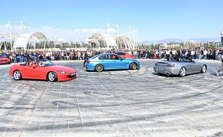 Isparta Belediyesi’nin katkılarıyla ikincisi düzenlenen Modifiyeli Araçlar Festivali bu yıl