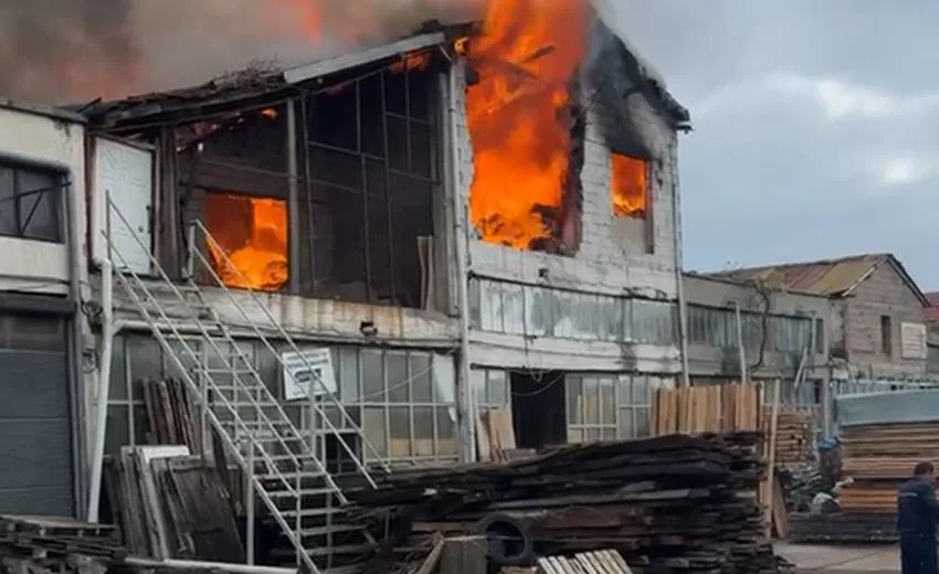 Isparta Yeni Sanayi Sitesi’nde bir kereste imalathanesinde sobadan çıkan kıvılcım