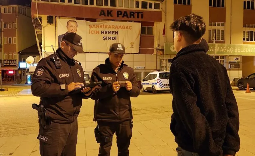 Çarşı ve mahalle bekçileri, emniyet teşkilatının önleyici kolluk hizmetleri kapsamında