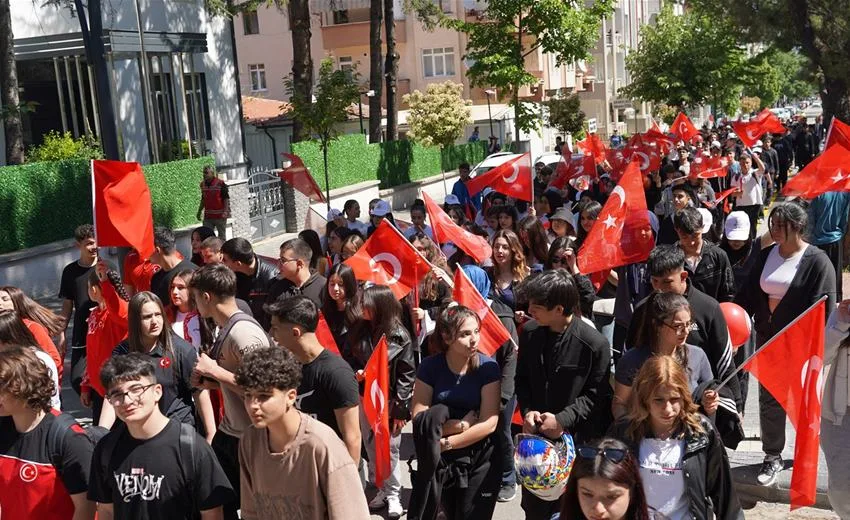 Geleceğin teminatı olan gençlerin tarih bilinci, milli ruh ve şuur