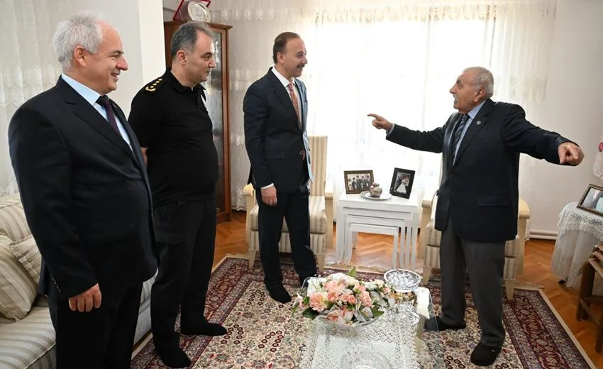 Isparta basınının emektar isimlerinden gazeteci Hasan Özbek; Isparta Valisi Abdullah