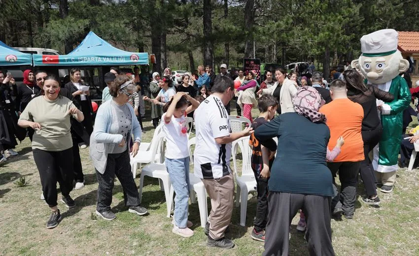 SDÜ’lü Öğrencilerden Engellilere Yönelik Anlamlı Proje Süleyman Demirel Üniversitesi İletişim Fakültesi öğrencilerinin toplumsal sorumluluk bilinciyle hayata