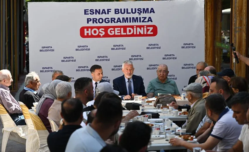 Isparta Belediye Başkanı Şükrü Başdeğirmen, Kutlubey Mahallesi Kafeler bölgesi esnafıyla