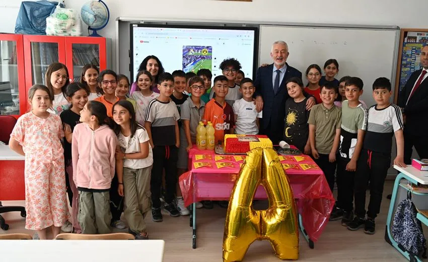 Isparta Belediye Başkanı Şükrü Başdeğirmen, öğrencilerin daveti üzerine Naşide Halil