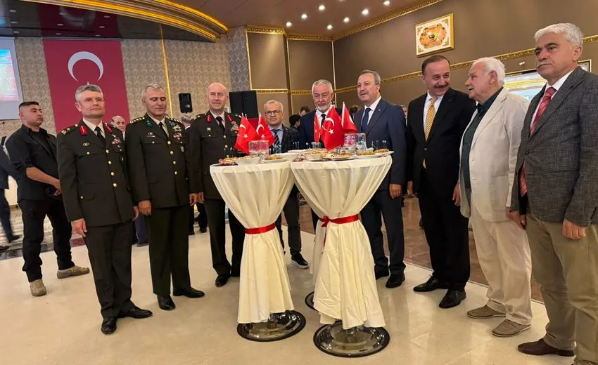 Kurban Bayramı dolayısıyla Isparta Valiliği koordinesinde gerçekleştirilen bayramlaşma programına yoğun