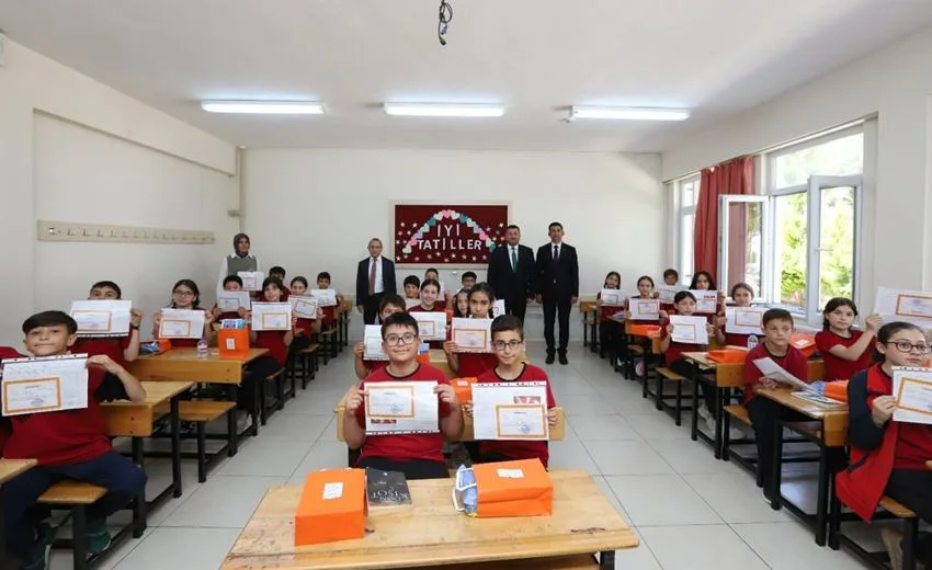 Isparta’da 2024-2025 eğitim öğretim yılının sona ermesi dolayısıyla Hızırbey Ortaokulu’nda