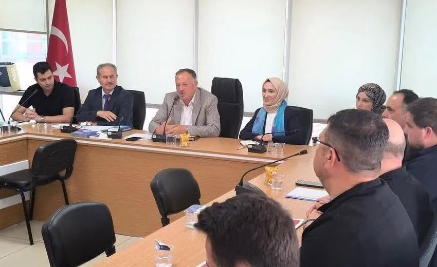 AK Parti Yüksek Seçim Kurulu (YSK) Temsilcisi Recep Özel, saha