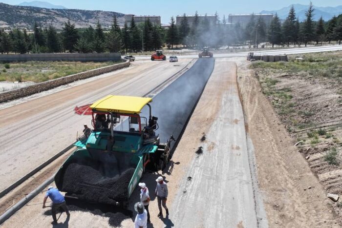 1002 TOKİ Yeni Bağlantı Yolu Asfaltlanıyor