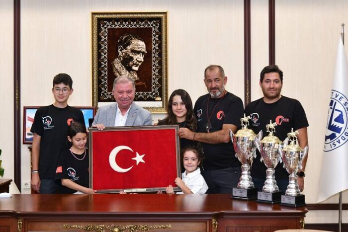 Sporcular Başkan Çelik’i Ziyaret Etti