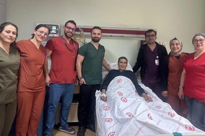 SDÜ Kalp Damar Kliniğinde Benthall ve Evar Operasyonları Başarıyla Yapılıyor