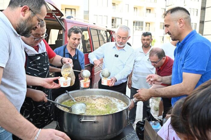 1002 TOKİ’de Aşure Bereketi