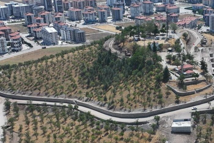 Çünür Tepesi’nde Duvar Yapım Çalışmaları Devam Ediyor