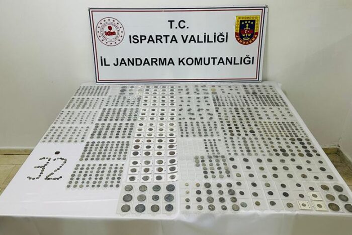 Isparta’da Jandarmadan Tarihi Eser Operasyonu: 1.155 Sikke Ele Geçirildi