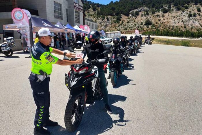 Jandarmadan Trafik Seferberliği: 1.888 Kişiye Eğitim Verildi