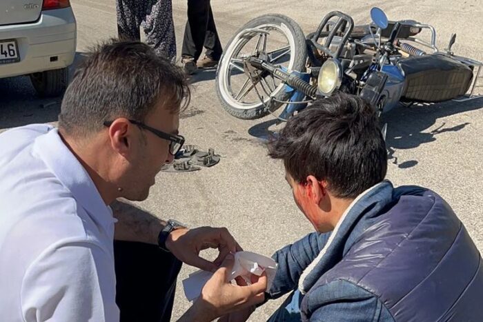 Kazada Yaralanan Sürücünün Yardımına Belediye Başkanı Koştu