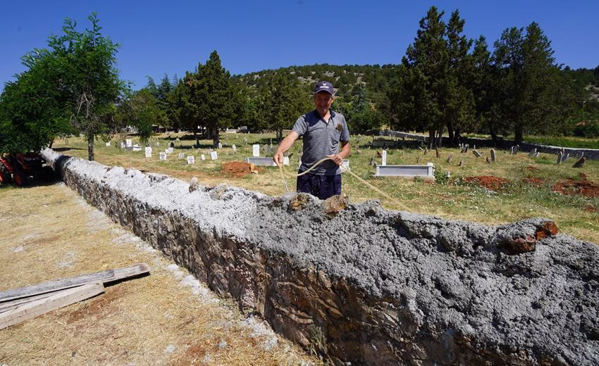 Isparta Belediyesi, Keçiborlu ilçesine bağlı Yenitepe köyünün yıkık vaziyette bulunan