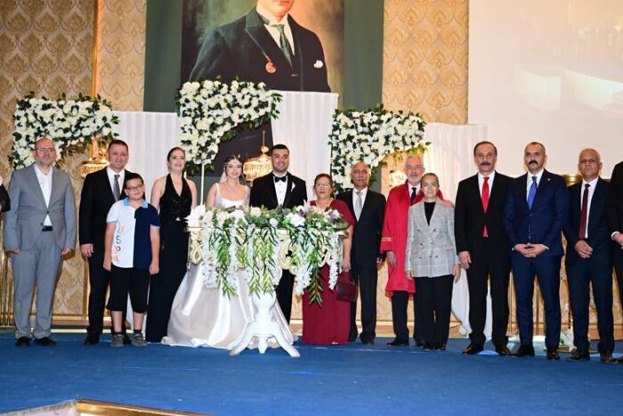 Isparta Milletvekili Sönmez Kızını Evlendirdi