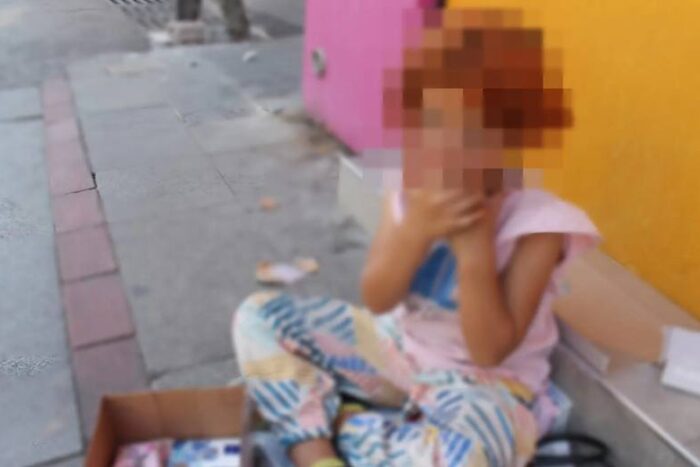 Dilendirilen Küçük Çocuklar Yürek Sızlattı