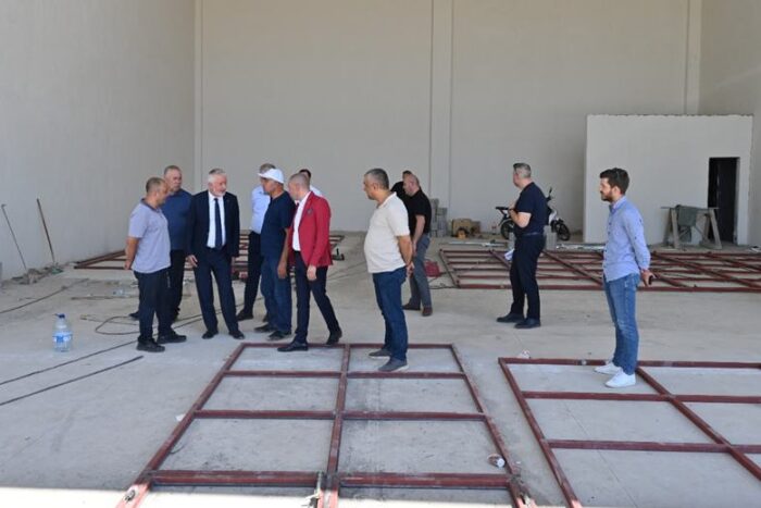 Başkan Başdeğirmen, Gül 2 Sanayi Sitesi’ndeki Örnek Dükkanları İnceledi