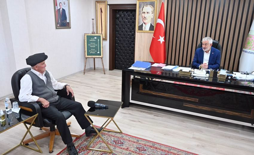 İslamköylü 84 yaşındaki Ethem Kızılkaya her milli bayramda olduğu gibi